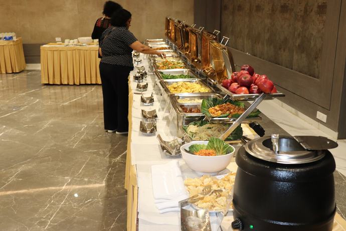 Imagen del bar/restaurante del Hotel Dhamma Grand Hotel Resort. Foto 4