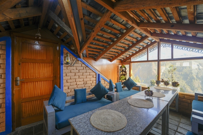 Imagen de los interiores del Hotel Dharamshala Village Resort. Foto 16