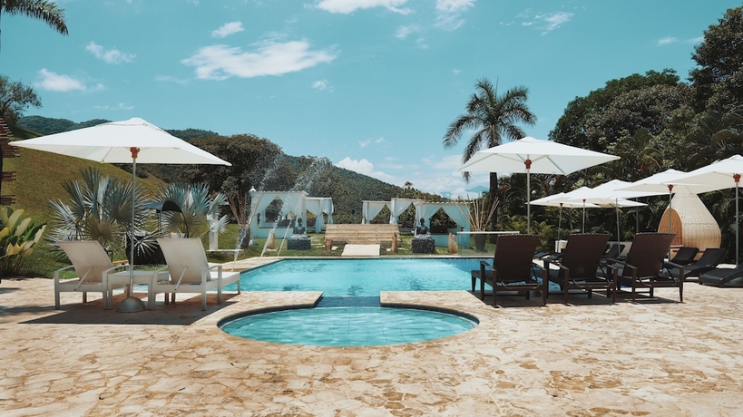 Imagen de la piscina del Hotel Dharma Boutique Spa. Foto 14