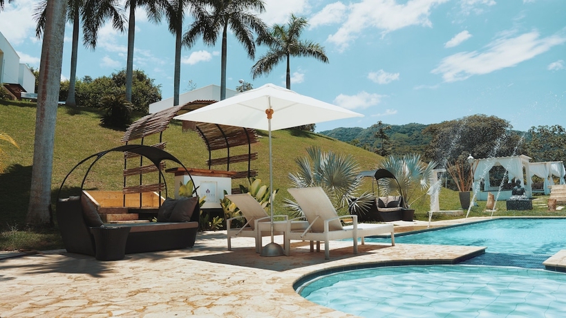 Imagen de la piscina del Hotel Dharma Boutique Spa. Foto 15