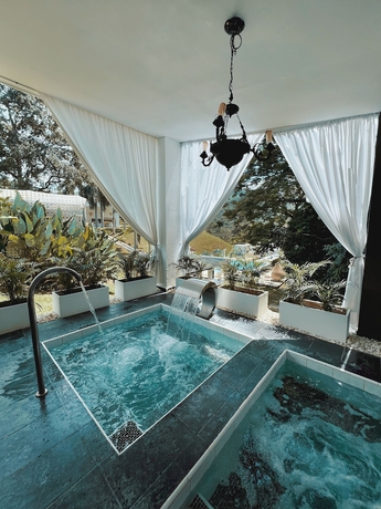 Imagen de la piscina del Hotel Dharma Boutique Spa. Foto 16