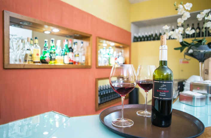 Imagen del bar/restaurante del Hotel Dharma Boutique and Spa. Foto 3