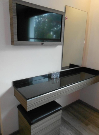 Imagen de la habitación del Hotel Dharma. Foto 9