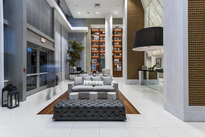 Imagen de los interiores del Hotel Dharma Home Suites Miami At Monte Carlo. Foto 19