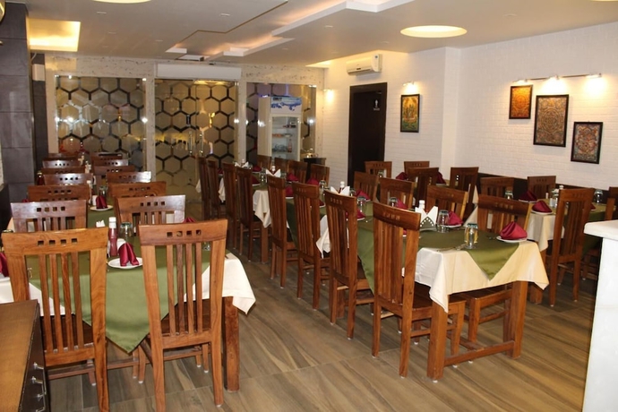 Imagen del bar/restaurante del Hotel Dhauladhar Heights. Foto 3