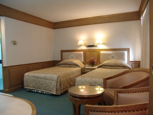 Imagen de la habitación del Hotel Dhevaraj. Foto 3