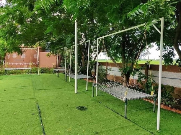 Imagen de los exteriores del Hotel Dhinga Masti. Foto 13