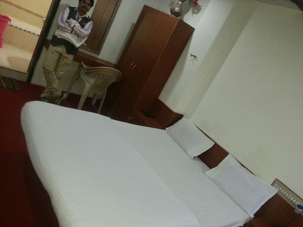 Imagen de la habitación del Hotel Dhruv Palace. Foto 13