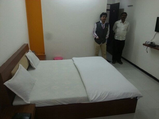 Imagen de la habitación del Hotel Dhruv Palace. Foto 15