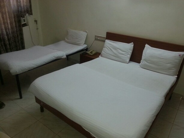 Imagen de la habitación del Hotel Dhruv Palace. Foto 21