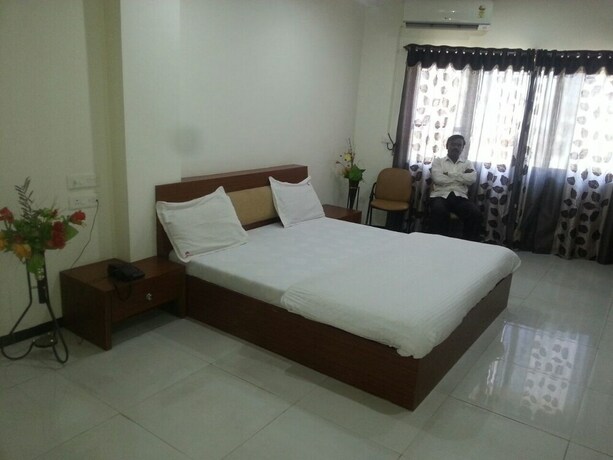 Imagen de la habitación del Hotel Dhruv Palace. Foto 28