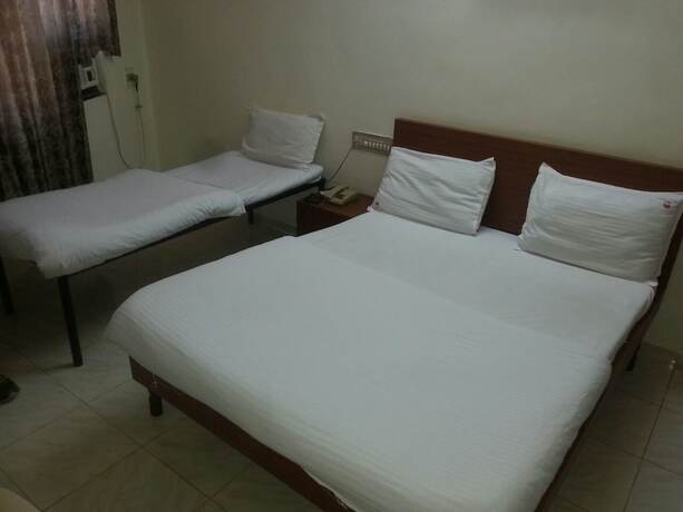 Imagen de la habitación del Hotel Dhruv Palace. Foto 34