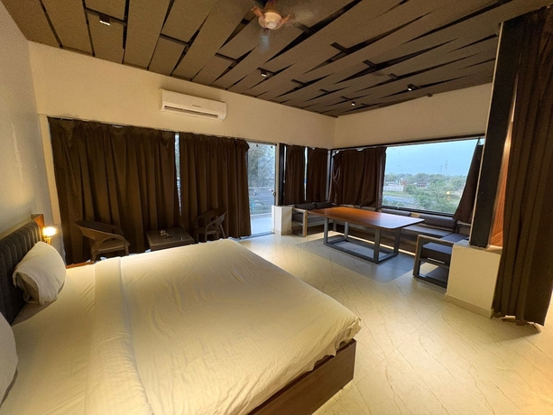 Imagen de la habitación del Hotel Dhruvtara Farms and Resort. Foto 9