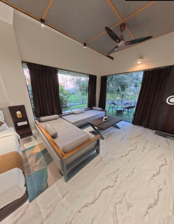 Imagen de los interiores del Hotel Dhruvtara Farms and Resort. Foto 14