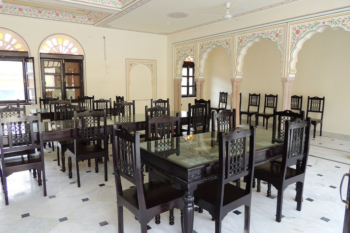 Imagen del bar/restaurante del Hotel Dhula Garh A Heritage. Foto 5