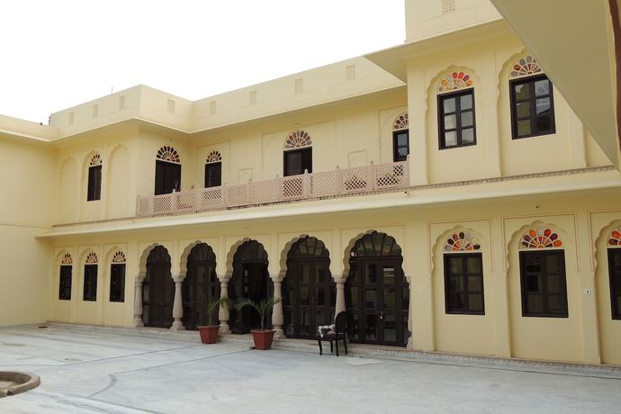 Imagen de los exteriores del Hotel Dhula Garh A Heritage. Foto 16