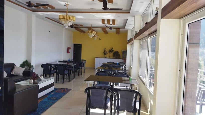 Imagen del bar/restaurante del Hotel Dhurva and Resort. Foto 3