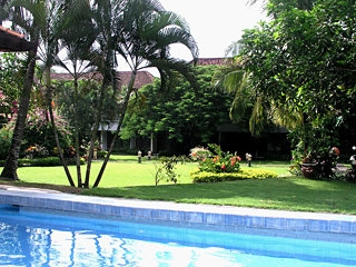 Imagen de la piscina del Hotel Dhyana Pura Beach Resort. Foto 4