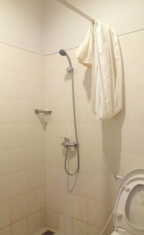 Imagen de la habitación del Hotel Dhyanapura City. Foto 19