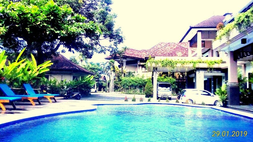 Imagen de la piscina del Hotel Dhyanapura City. Foto 39