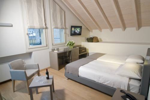 Imagen de la habitación del Hotel Di Varese. Foto 9