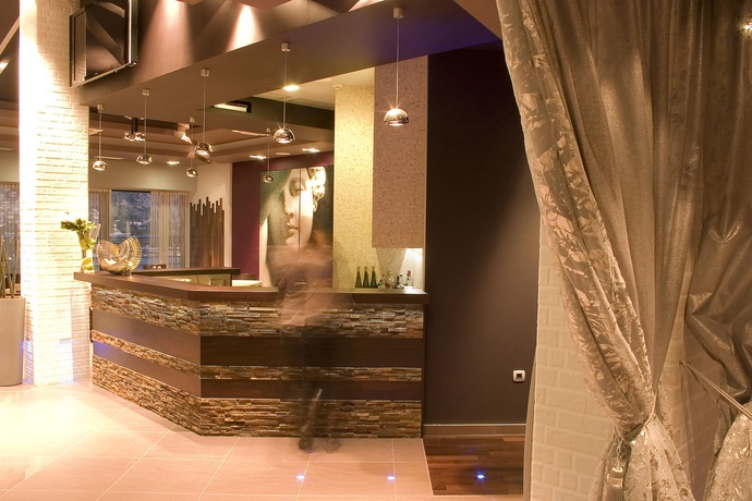 Imagen del bar/restaurante del Hotel Diadem, Omis. Foto 2