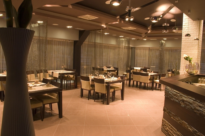 Imagen del bar/restaurante del Hotel Diadem, Omis. Foto 3