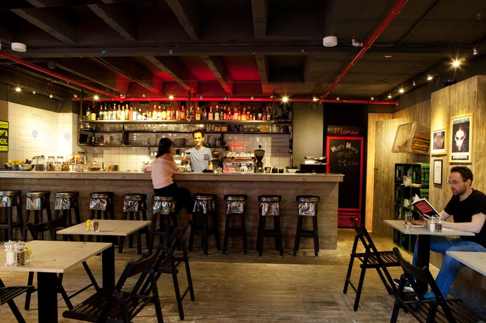 Imagen del bar/restaurante del Hotel Diaghilev Loft Live Art. Foto 3