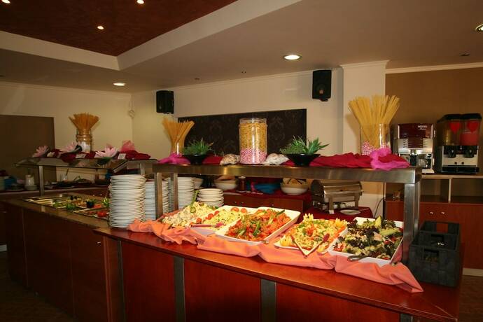 Imagen del bar/restaurante del Hotel Diagoras. Foto 13