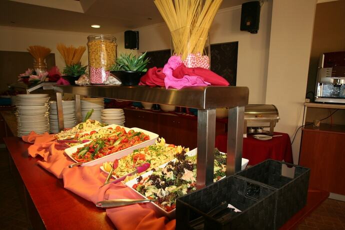 Imagen del bar/restaurante del Hotel Diagoras. Foto 14