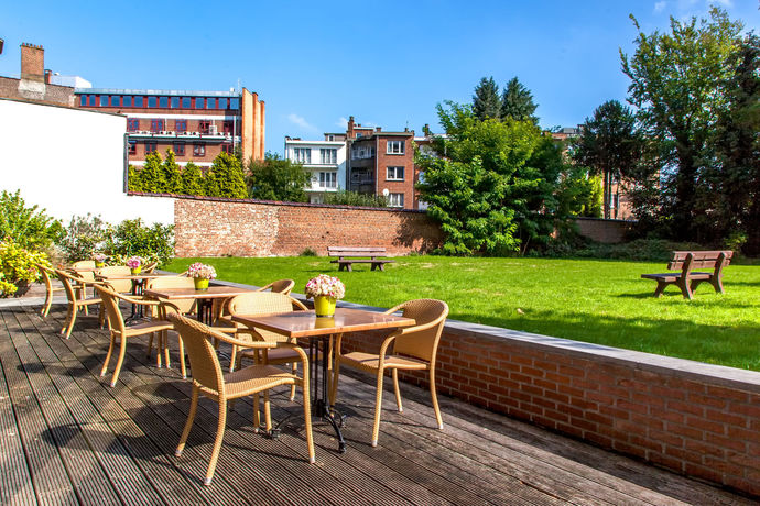 Imagen del bar/restaurante del Hotel Diamant Suites Brussels Eu. Foto 2