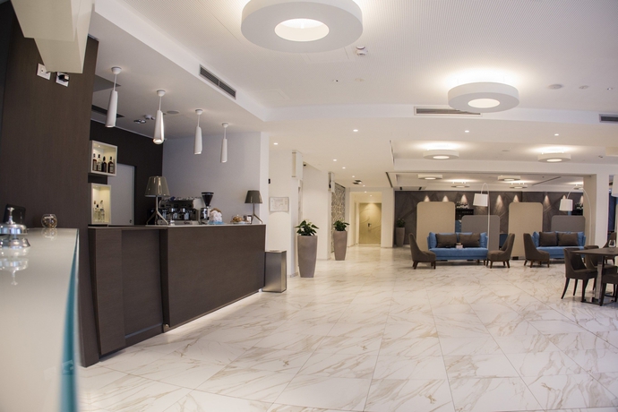 Imagen de los interiores del Hotel Diamante Mhotel. Foto 19