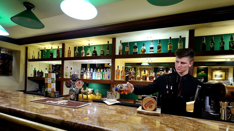 Imagen del bar/restaurante del Hotel Diament Arsenal Palace Katowice/chorzów. Foto 5