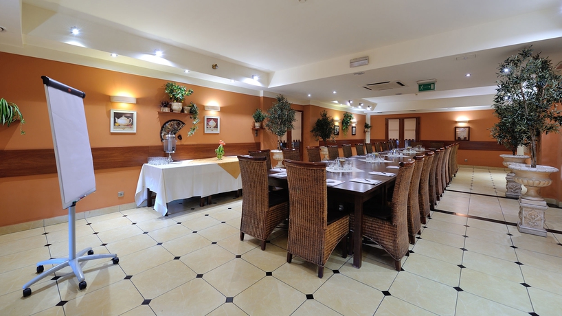 Imagen de los interiores del Hotel Diament Vacanza Siemianowice Slaskie. Foto 4