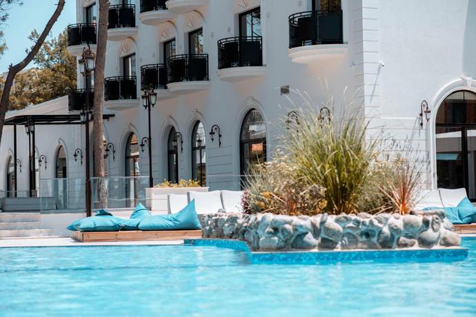 Imagen de la piscina del Hotel Diamma Resort Conference and Spa and Villas. Foto 11