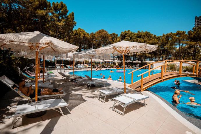 Imagen de la piscina del Hotel Diamma Resort Conference and Spa and Villas. Foto 13