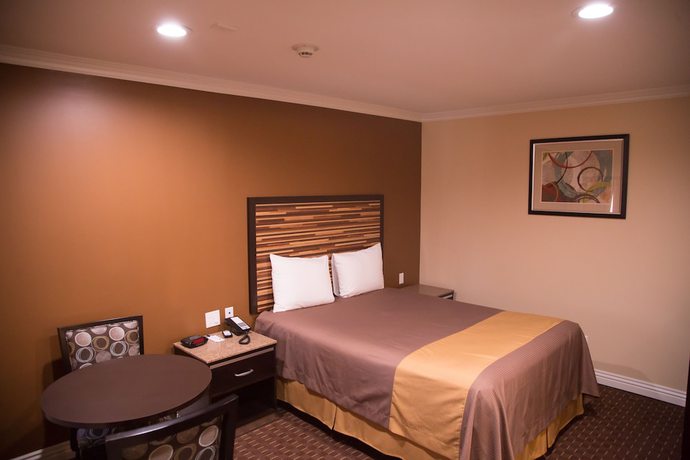 Imagen de la habitación del Hotel Diamond Bell Inn and Suites. Foto 3