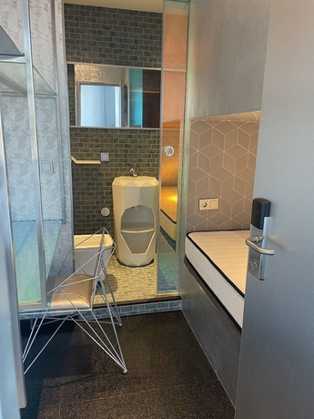 Imagen de la habitación del Hotel Diamond Capsule Amsterdam South. Foto 8