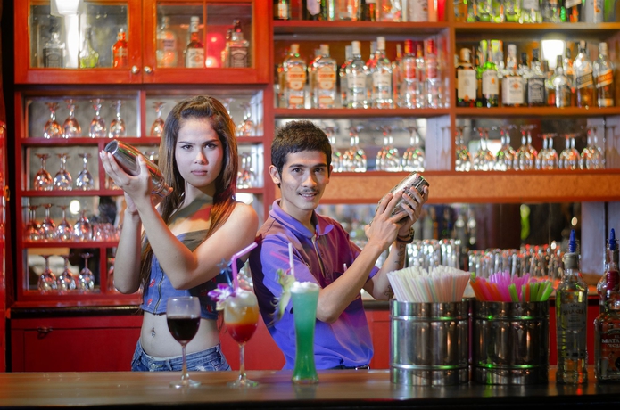 Imagen del bar/restaurante del Hotel Diamond Cave Resort. Foto 2