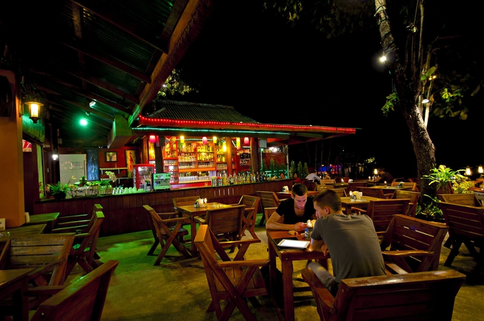 Imagen del bar/restaurante del Hotel Diamond Cave Resort. Foto 4