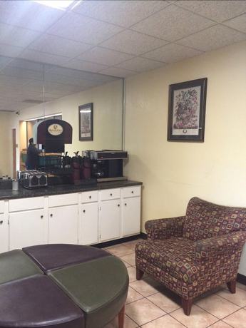 Imagen de los interiores del Hotel Diamond Inn And Suites. Foto 19