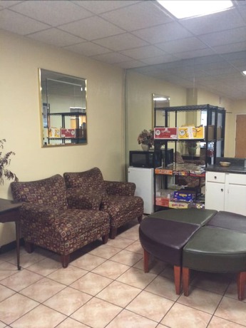 Imagen de los interiores del Hotel Diamond Inn And Suites. Foto 20