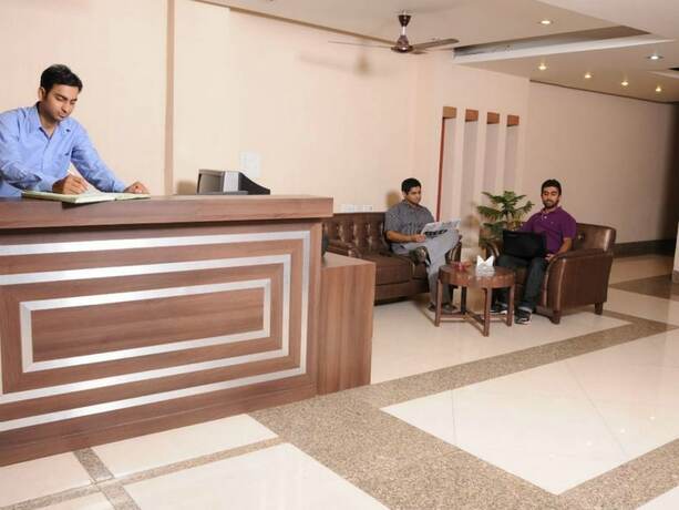 Imagen de los interiores del Hotel Diamond Inn, Chandigarh. Foto 10