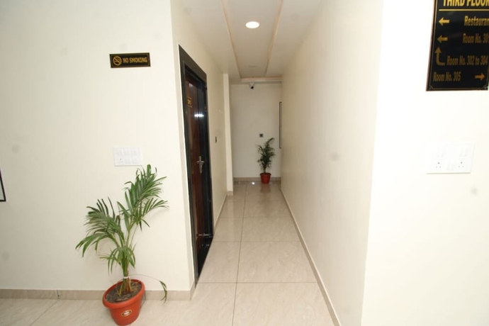 Imagen de los interiores del Hotel Diamond Palace, Bhopal. Foto 14