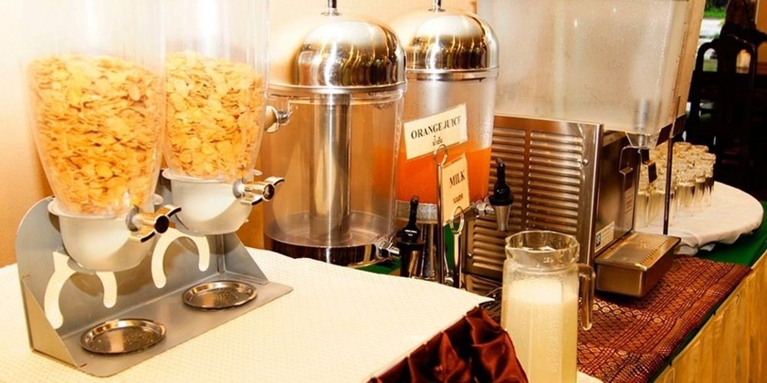 Imagen del bar/restaurante del Hotel Diamond Park Inn Chiang Rai Resort. Foto 3