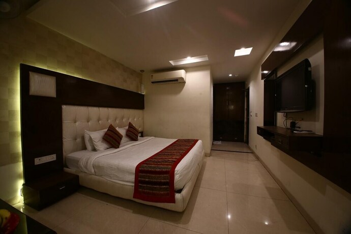 Imagen de la habitación del Hotel Diamond Plaza, Chandigarh. Foto 28