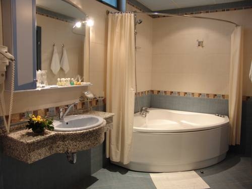 Imagen de la habitación del Hotel Diamond Plaza. Foto 31