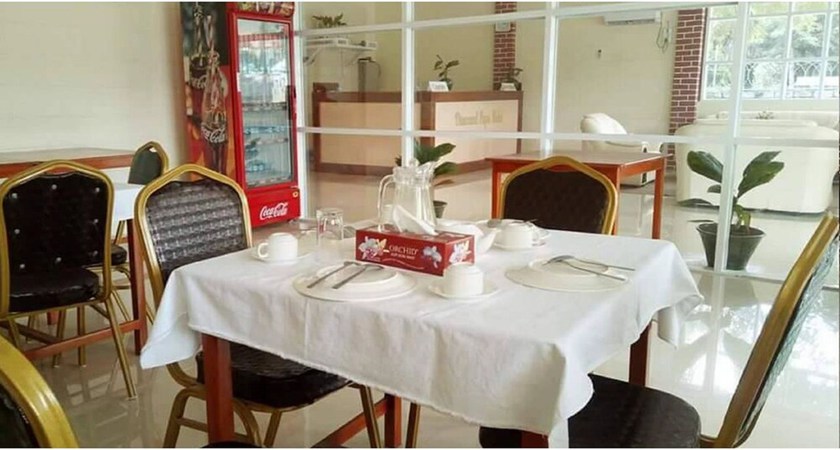 Imagen del bar/restaurante del Hotel Diamond Popa. Foto 7