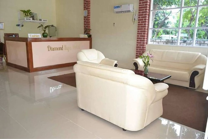 Imagen de los interiores del Hotel Diamond Popa. Foto 20