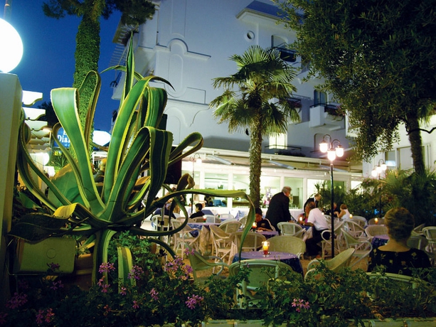 Imagen del bar/restaurante del Hotel Diamond, Riccione. Foto 10